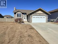 904 90 Avenue Dawson Creek, BC V1G 5B5