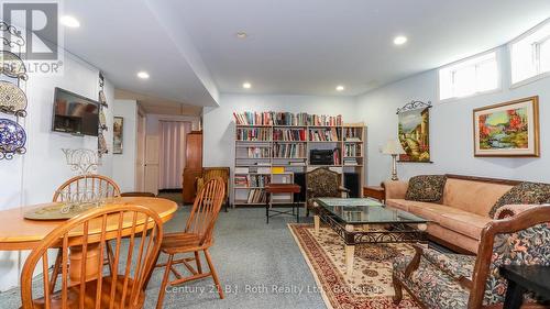 20 Grant Avenue, Tiny, ON - Indoor