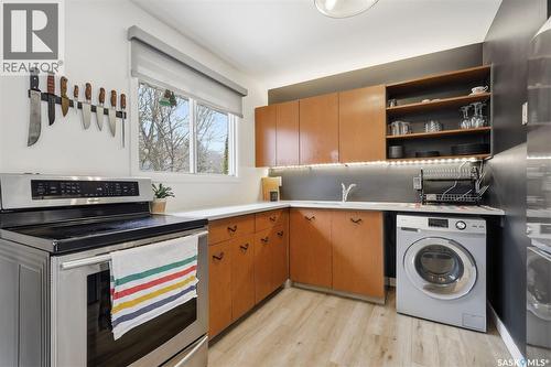 305 Montreal Avenue N, Saskatoon, SK - Indoor Photo Showing Laundry Room