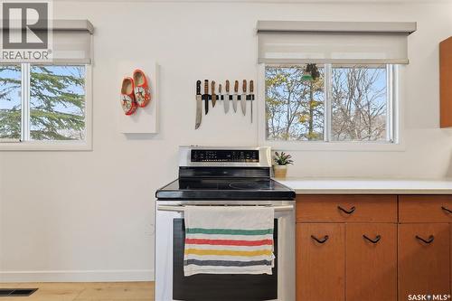 305 Montreal Avenue N, Saskatoon, SK - Indoor Photo Showing Kitchen