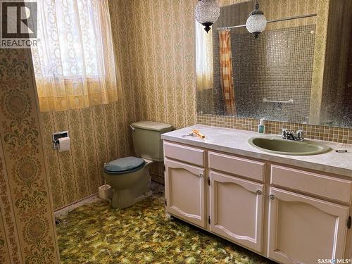 5 Malcolm Place, Saskatoon, SK - Indoor Photo Showing Bathroom