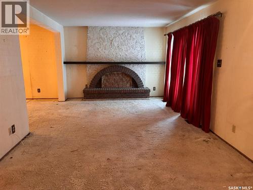 5 Malcolm Place, Saskatoon, SK - Indoor Photo Showing Other Room With Fireplace
