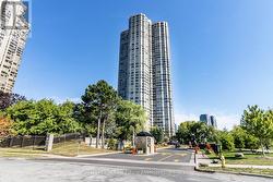 2407 - 1 PALACE PIER COURT  Toronto, ON M8V 3W9