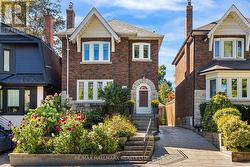 814 DUPLEX AVENUE Toronto, ON M4R 1W7