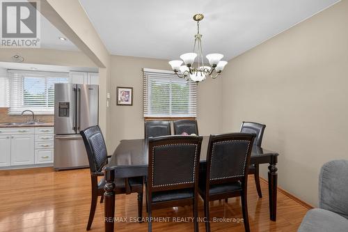 210 Columbia Drive, Hamilton, ON - Indoor Photo Showing Dining Room