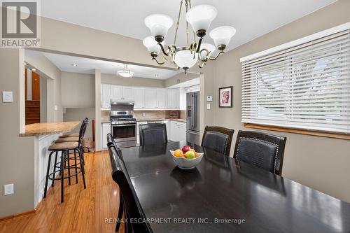 210 Columbia Drive, Hamilton, ON - Indoor Photo Showing Dining Room