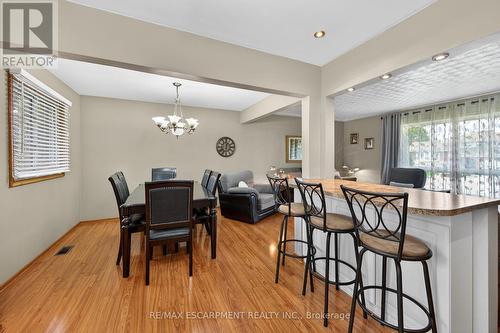 210 Columbia Drive, Hamilton, ON - Indoor Photo Showing Dining Room