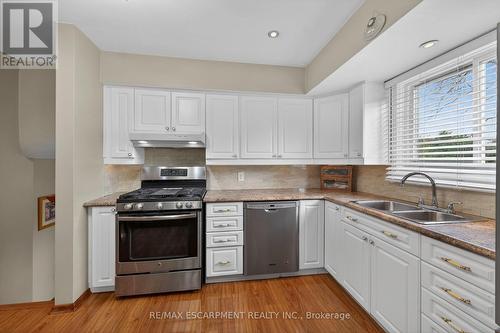 210 Columbia Drive, Hamilton, ON - Indoor Photo Showing Kitchen With Double Sink