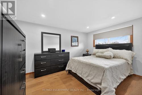 210 Columbia Drive, Hamilton, ON - Indoor Photo Showing Bedroom