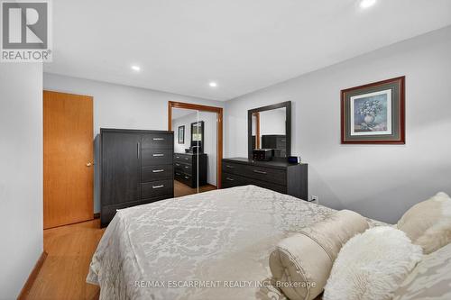 210 Columbia Drive, Hamilton, ON - Indoor Photo Showing Bedroom