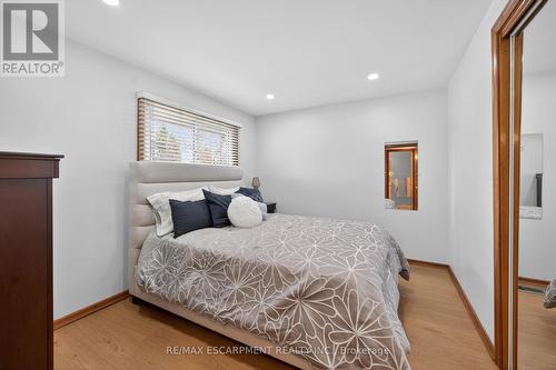 210 Columbia Drive, Hamilton, ON - Indoor Photo Showing Bedroom