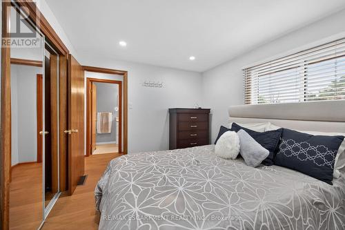 210 Columbia Drive, Hamilton, ON - Indoor Photo Showing Bedroom