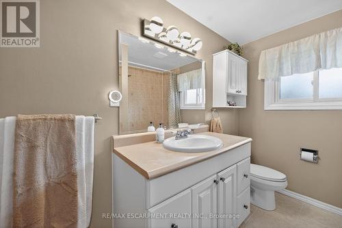 210 Columbia Drive, Hamilton, ON - Indoor Photo Showing Bathroom