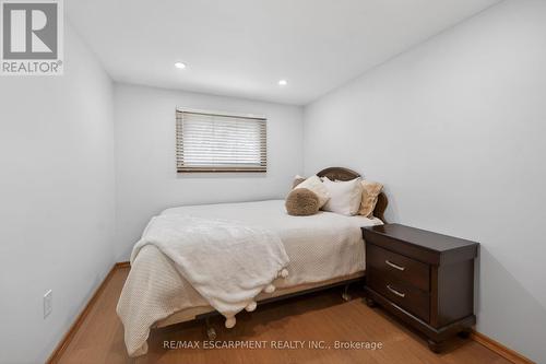 210 Columbia Drive, Hamilton, ON - Indoor Photo Showing Bedroom