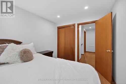 210 Columbia Drive, Hamilton, ON - Indoor Photo Showing Bedroom