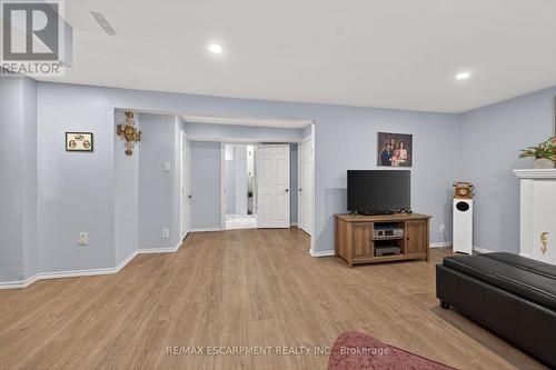 210 Columbia Drive, Hamilton, ON - Indoor