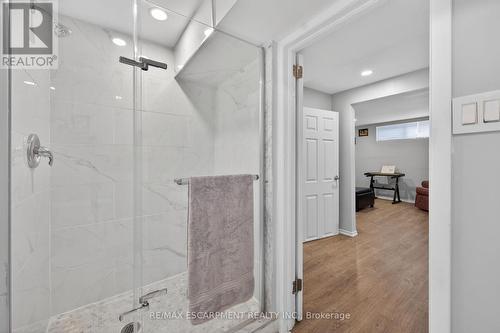 210 Columbia Drive, Hamilton, ON - Indoor Photo Showing Bathroom