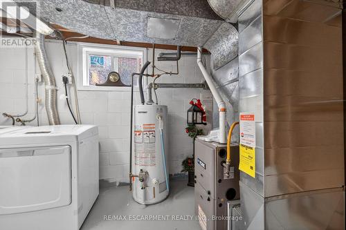 210 Columbia Drive, Hamilton, ON - Indoor Photo Showing Laundry Room