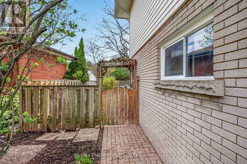 210 Columbia Drive, Hamilton, ON - Outdoor