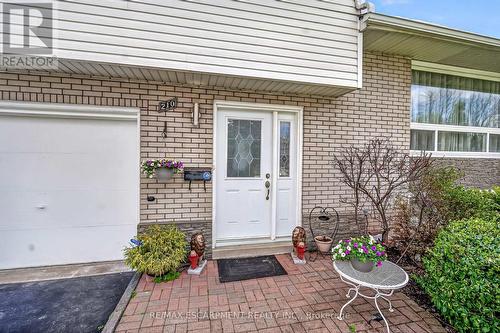 210 Columbia Drive, Hamilton, ON - Outdoor