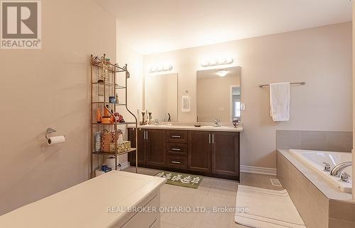 60 Morrison Drive, Hamilton, ON - Indoor Photo Showing Bathroom