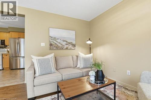 Perfect for entertaining - 42 Fallowfield Drive Unit# 15, Kitchener, ON - Indoor Photo Showing Living Room