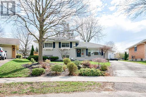 19 LINTON PLACE  Kitchener, ON N2B 2K1