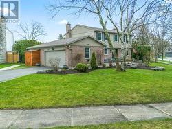 996 CRESTHAMPTON LANE  Mississauga, ON L5H 2X1