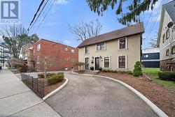 36 MISSISSAUGA ROAD N  Mississauga, ON L5H 2H6