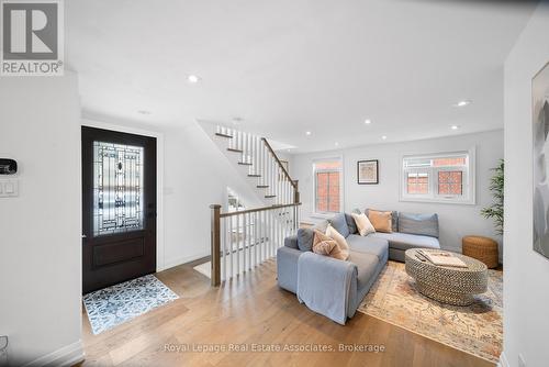 36 Mississauga Road N, Mississauga, ON - Indoor Photo Showing Living Room