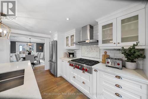 36 Mississauga Road N, Mississauga, ON - Indoor Photo Showing Kitchen With Upgraded Kitchen