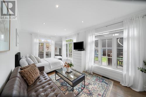 36 Mississauga Road N, Mississauga, ON - Indoor Photo Showing Living Room