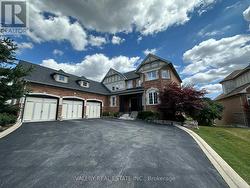 - - 13 CLASSIC DRIVE N Brampton, ON L6Y 5G9