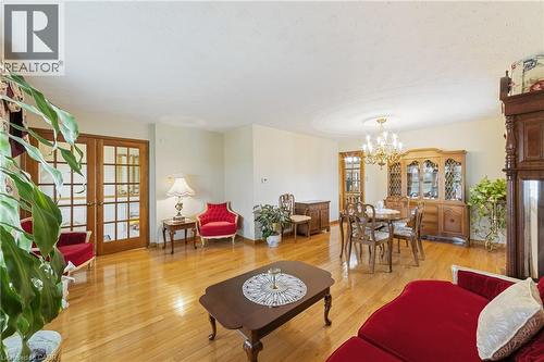 546 Dicenzo Drive, Hamilton, ON - Indoor Photo Showing Living Room
