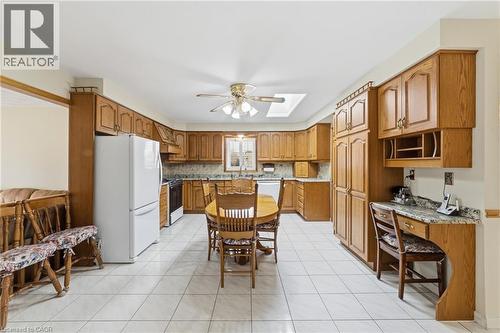 546 Dicenzo Drive, Hamilton, ON - Indoor Photo Showing Kitchen