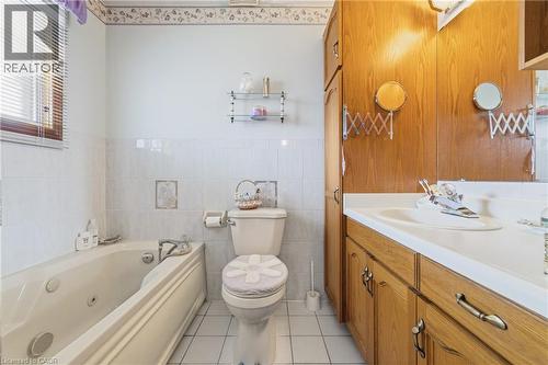 546 Dicenzo Drive, Hamilton, ON - Indoor Photo Showing Bathroom