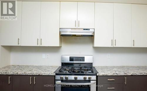 978 Barton Way, Innisfil, ON - Indoor Photo Showing Kitchen