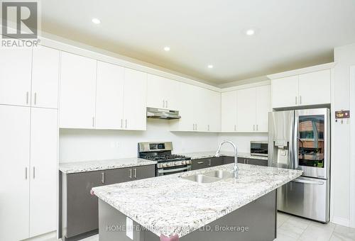 978 Barton Way, Innisfil, ON - Indoor Photo Showing Kitchen With Double Sink With Upgraded Kitchen