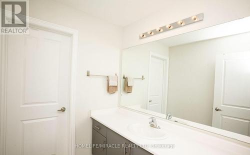 978 Barton Way, Innisfil, ON - Indoor Photo Showing Bathroom