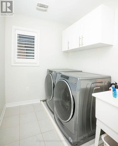 978 Barton Way, Innisfil, ON - Indoor Photo Showing Laundry Room