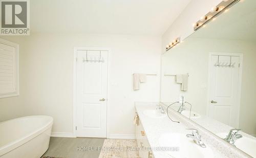978 Barton Way, Innisfil, ON - Indoor Photo Showing Bathroom