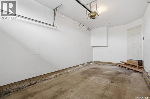 111 115 Shepherd Crescent, Saskatoon, SK - Indoor Photo Showing Garage