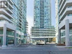 404 - 60 TOWN CENTRE COURT Toronto, ON M1P 0B2