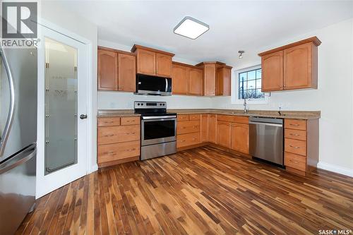 211 N Avenue N, Saskatoon, SK - Indoor Photo Showing Kitchen