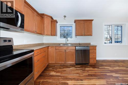 211 N Avenue N, Saskatoon, SK - Indoor Photo Showing Kitchen With Double Sink