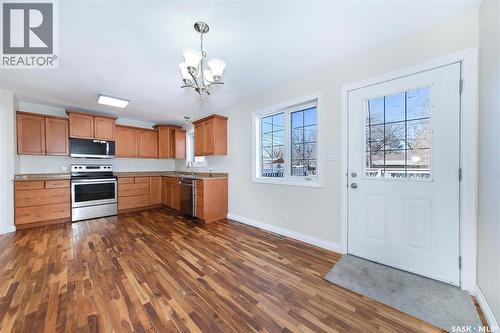211 N Avenue N, Saskatoon, SK - Indoor Photo Showing Kitchen