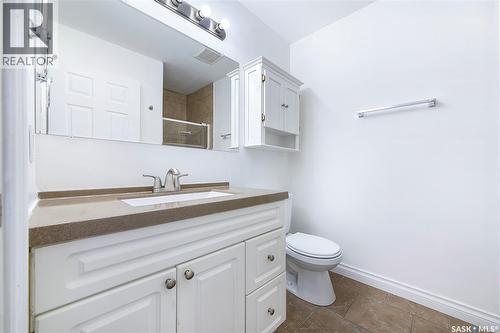 211 N Avenue N, Saskatoon, SK - Indoor Photo Showing Bathroom