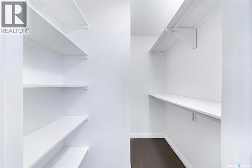 211 N Avenue N, Saskatoon, SK - Indoor With Storage