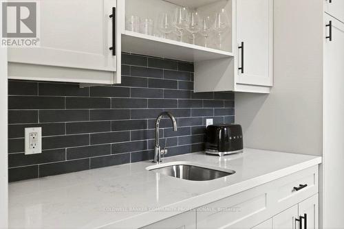 128 Canada Street, Hamilton, ON - Indoor Photo Showing Kitchen