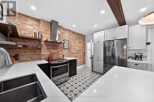 282 Park Street, Kitchener, ON - Indoor Photo Showing Kitchen With Upgraded Kitchen
